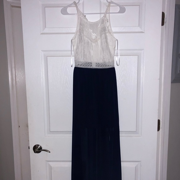 Long dress - Picture 2 of 5